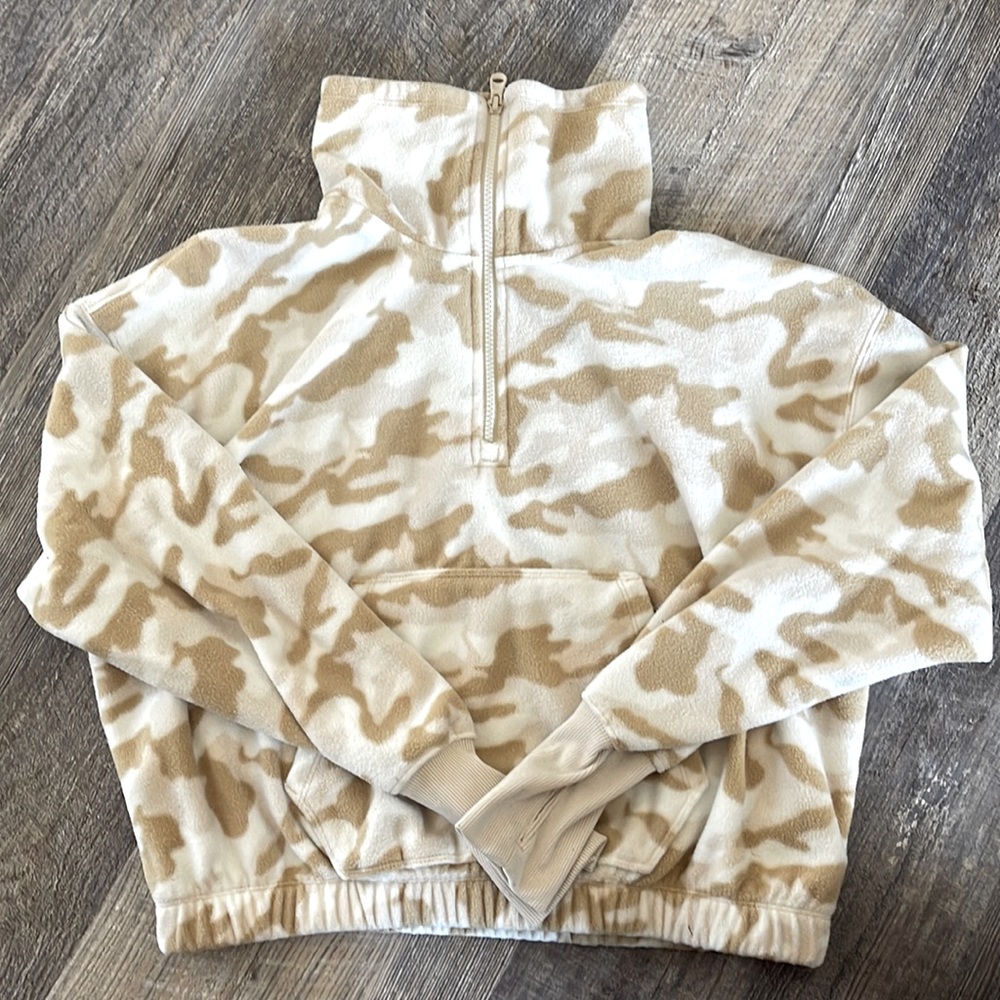WOMANS/ GIRLS M Tan Camo 3/4 Zip